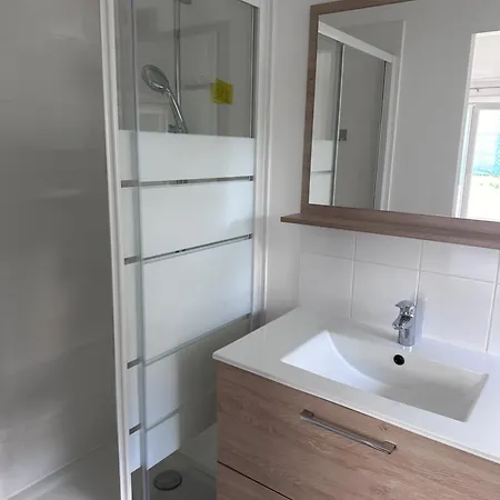 Au Calme Avec Jardin Privatif Dans Maison شقة *